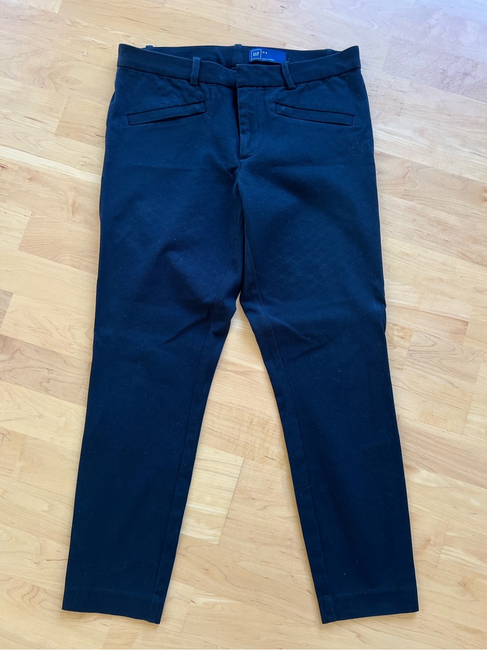 GAP Women's Straight-Leg Pants in Black